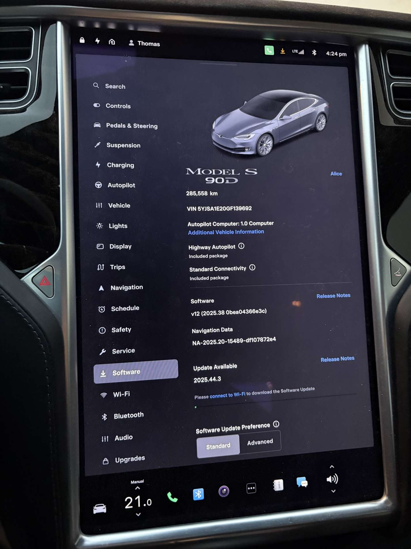 2016 Tesla Model S 90D thumb 8