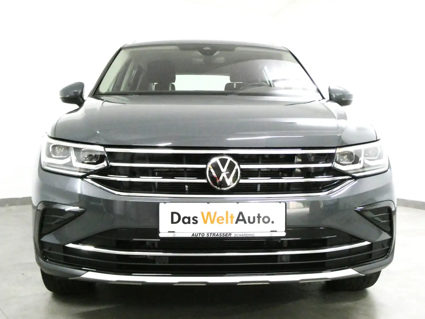 Volkswagen Tiguan Elegance 4Motion Matrix Navi Ahk ACC App elektr.-H Grau - 2