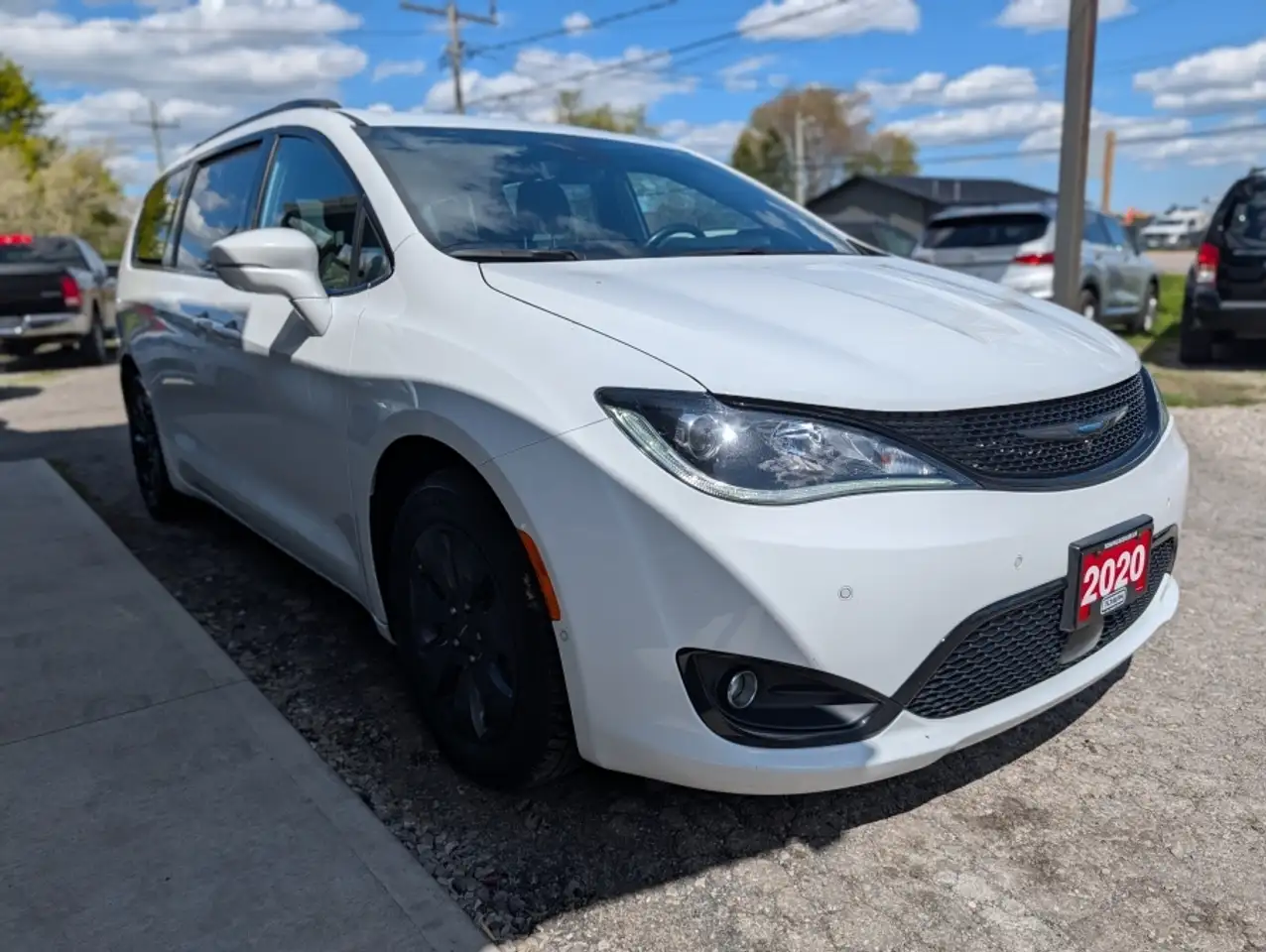 Chrysler Pacifica photo Chrysler Pacifica