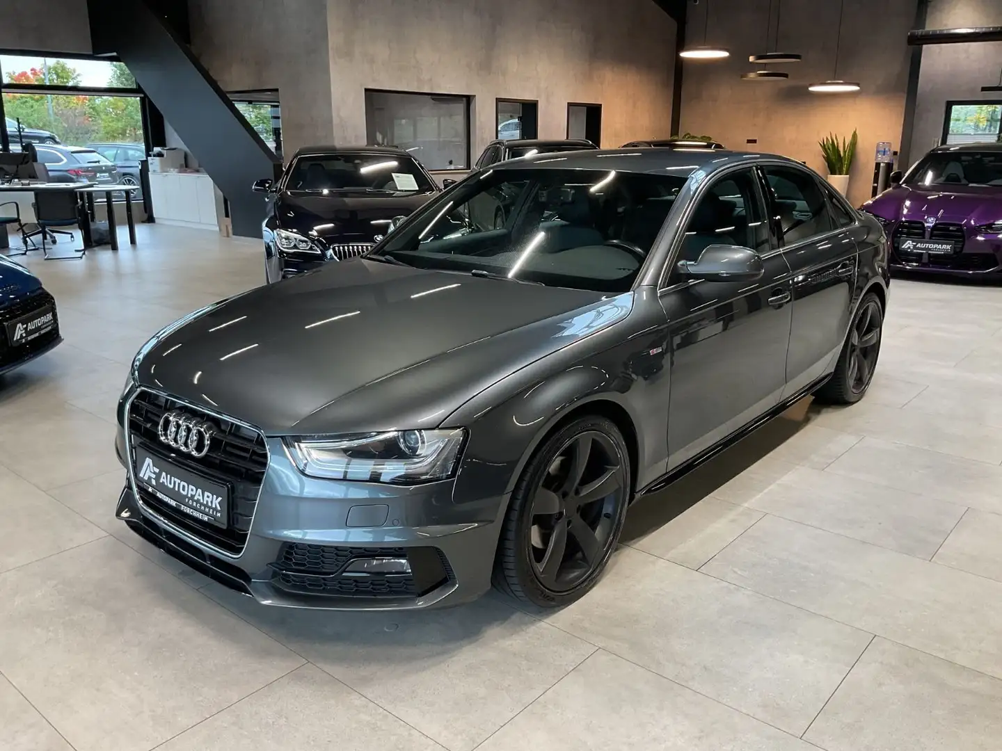 Audi A4 Lim. 2.0 TDI 2x S line Leder Navi+ Xenon Grau - 1