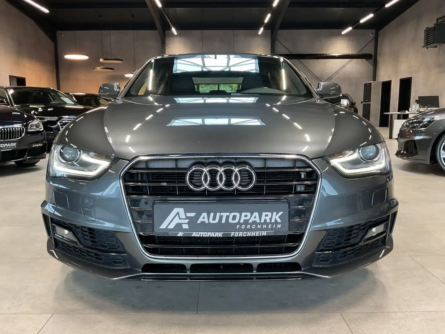 Audi A4 Lim. 2.0 TDI 2x S line Leder Navi+ Xenon Grau - 2