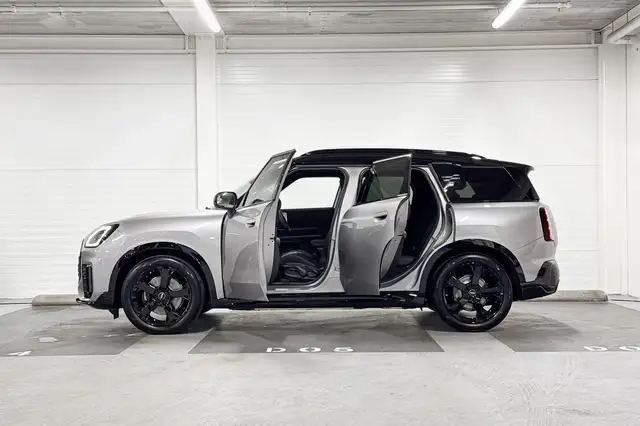 Mini Countryman view 3