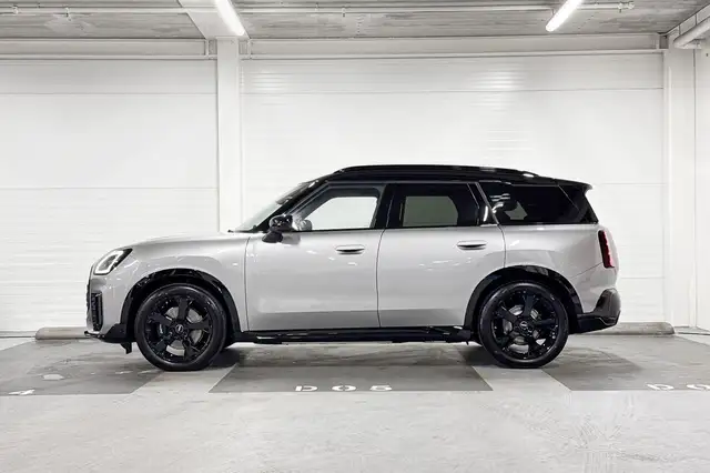 Mini Countryman view 2