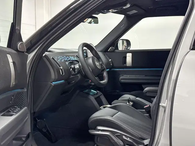 Mini Countryman view 8