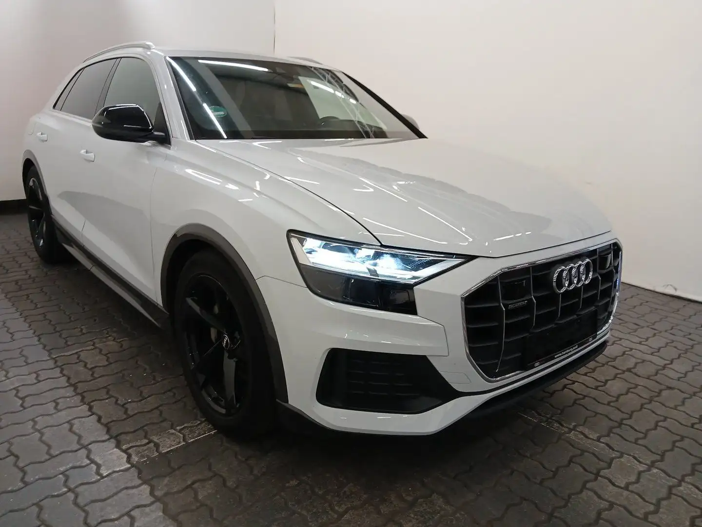Audi Q8 50 CAM SITZKLIMA 4XSHZ AHK B&O ACC STANDHZG. Weiß - 1