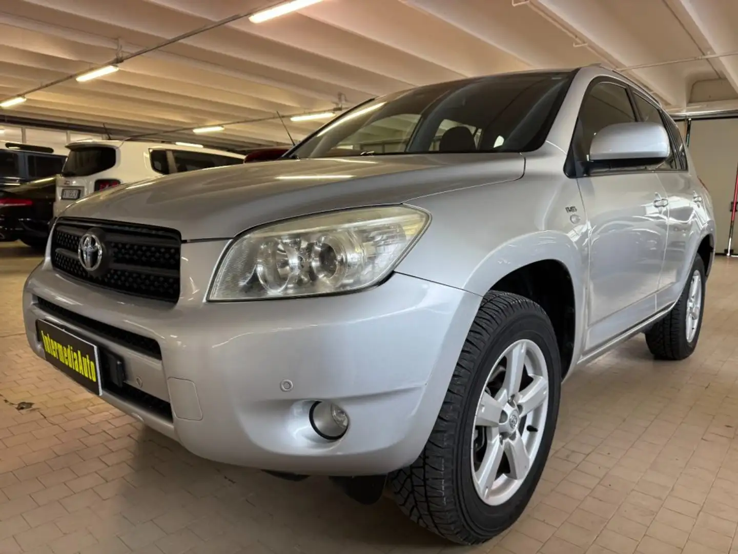 Toyota RAV 4 RAV4 2.2 D-4D 136CV Sol 4WD Argent - 1