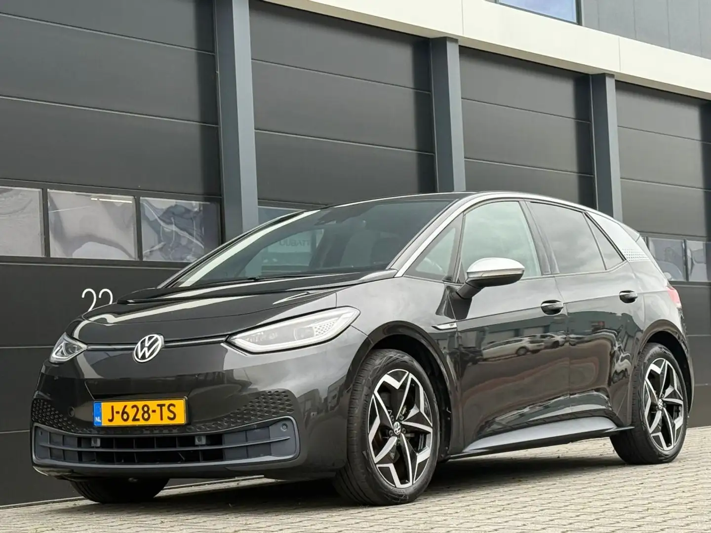 Volkswagen ID.3 First Plus 58 kWh Camera Clima PDC Grijs - 1