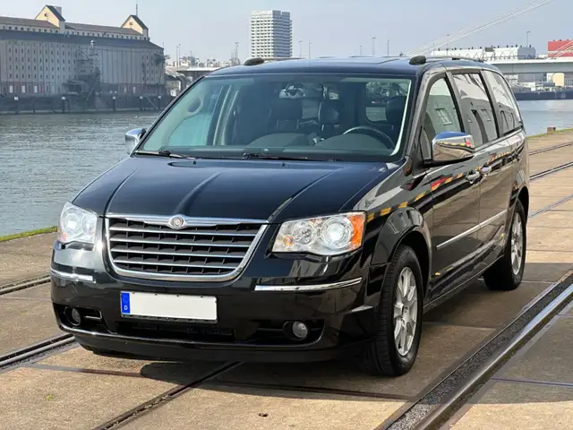 Chrysler Grand Voyager Limited 2.8 CRD Autom.