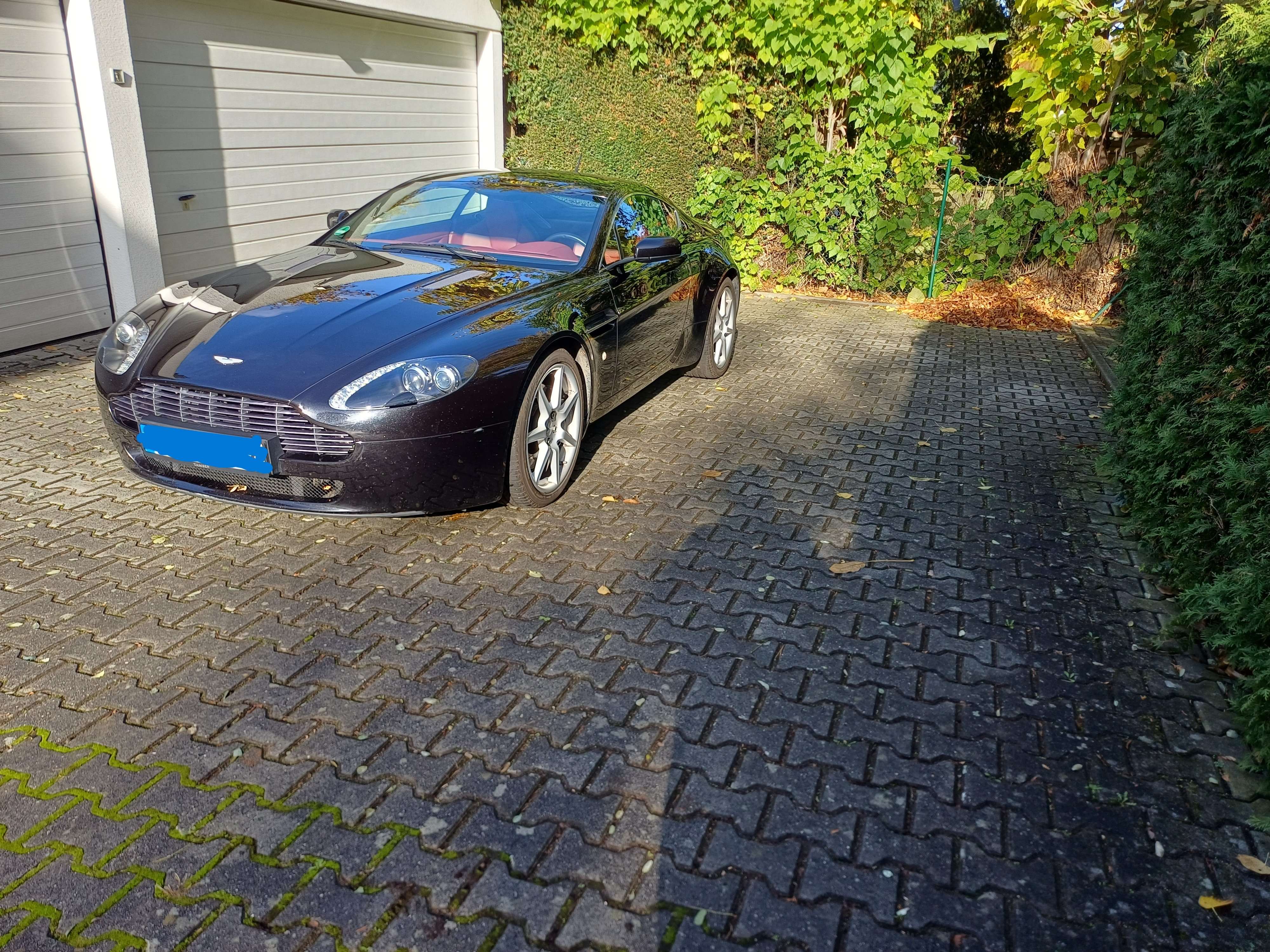 Second hand Aston Martin V8 