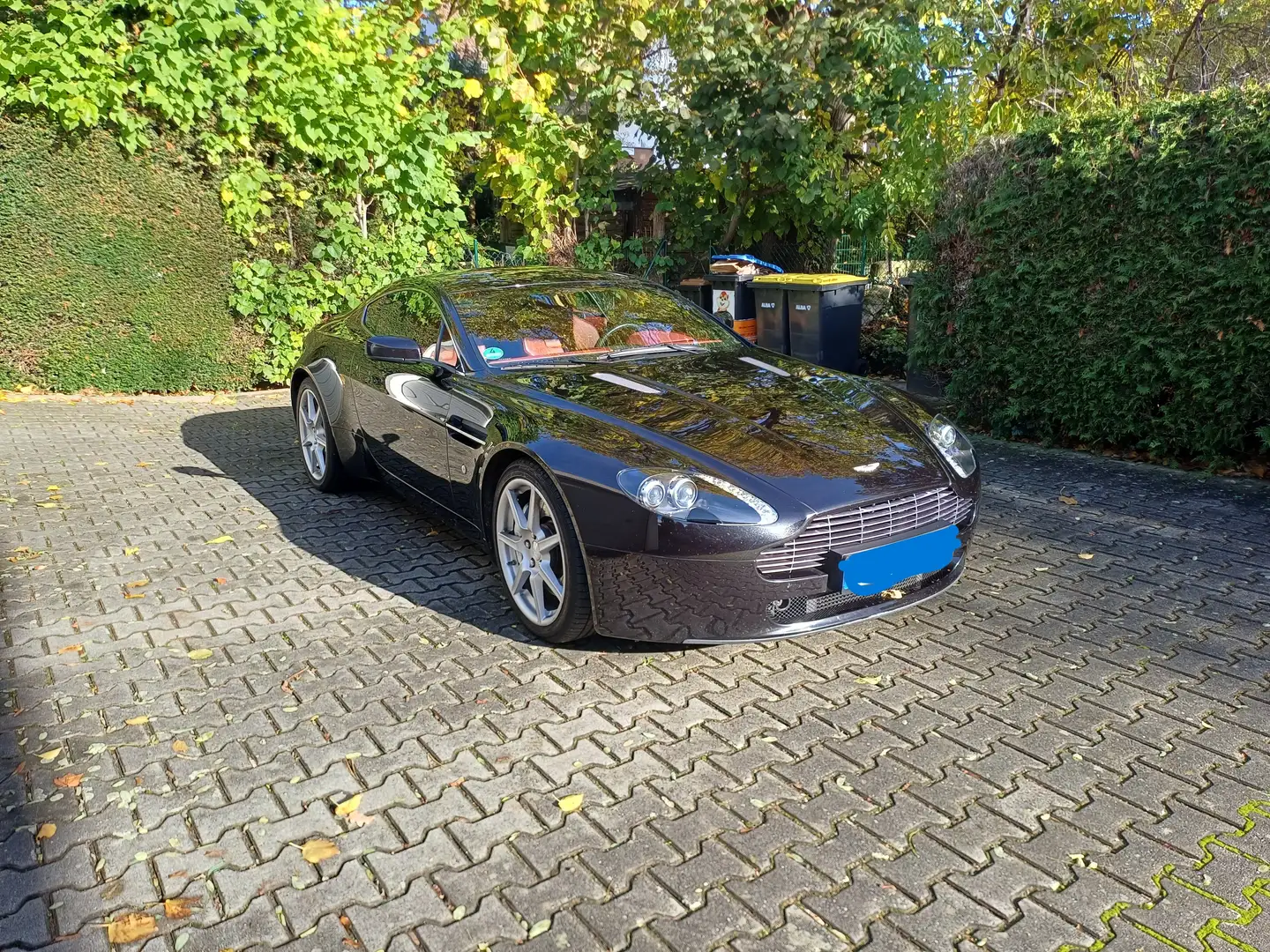 Aston Martin V8 Vantage Siyah - 2