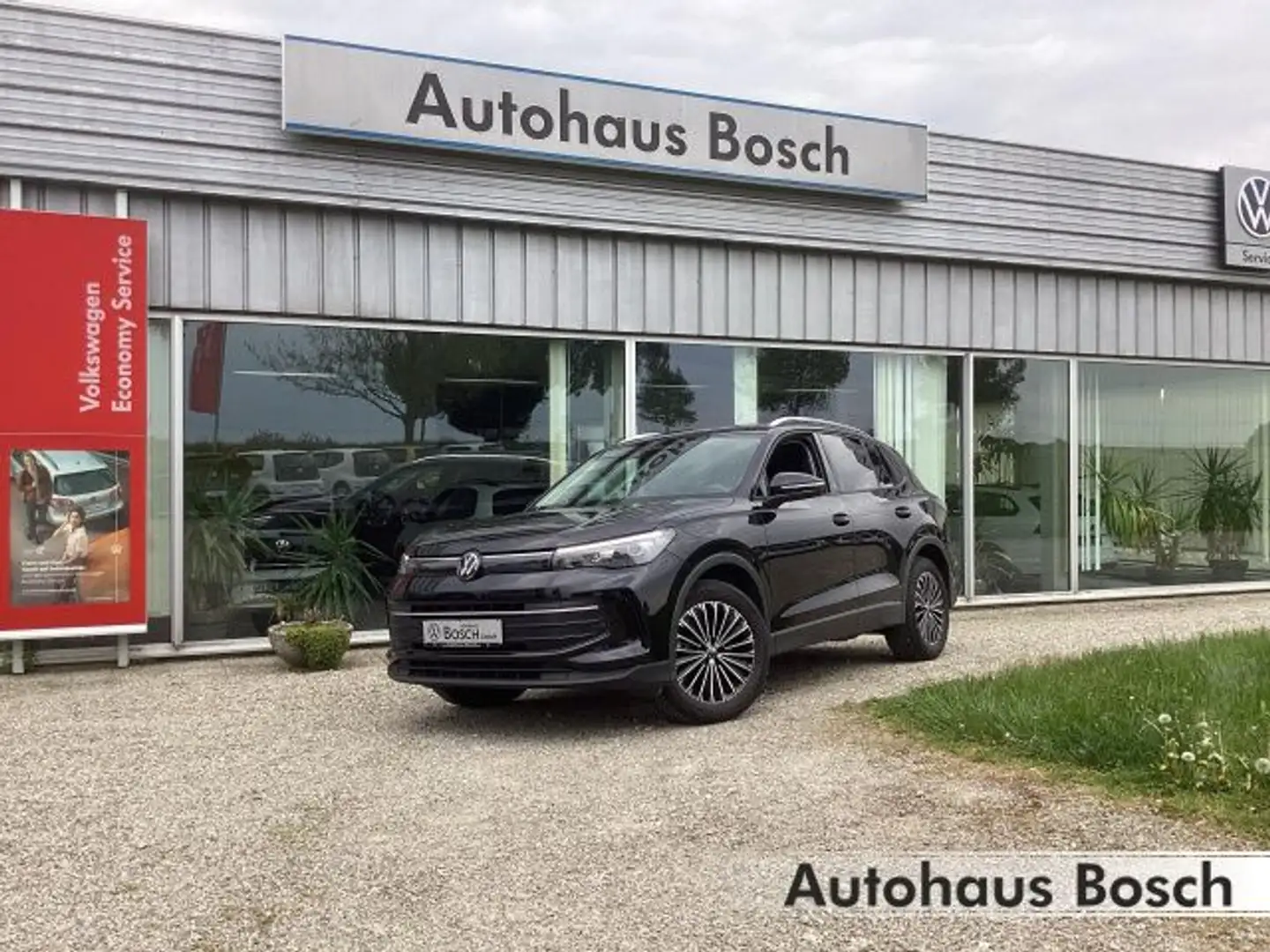 Volkswagen Tiguan 2.0 TDI Life DSG AHK Navi SHZ RFK ACC LED Schwarz - 2