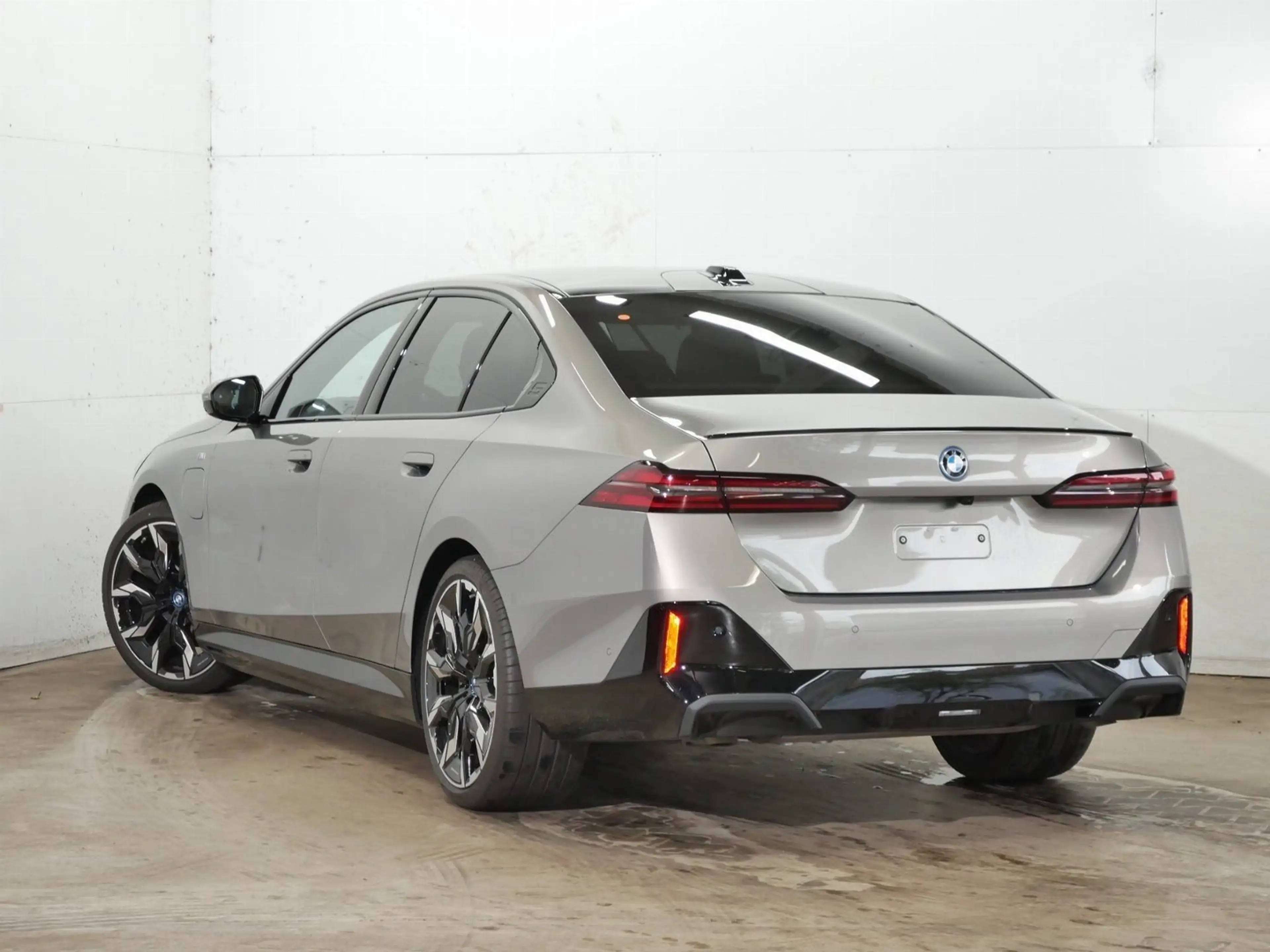 BMW 550 e xDrive Limousine M Paket Pro Panorama B/W HiFi D — photo 5