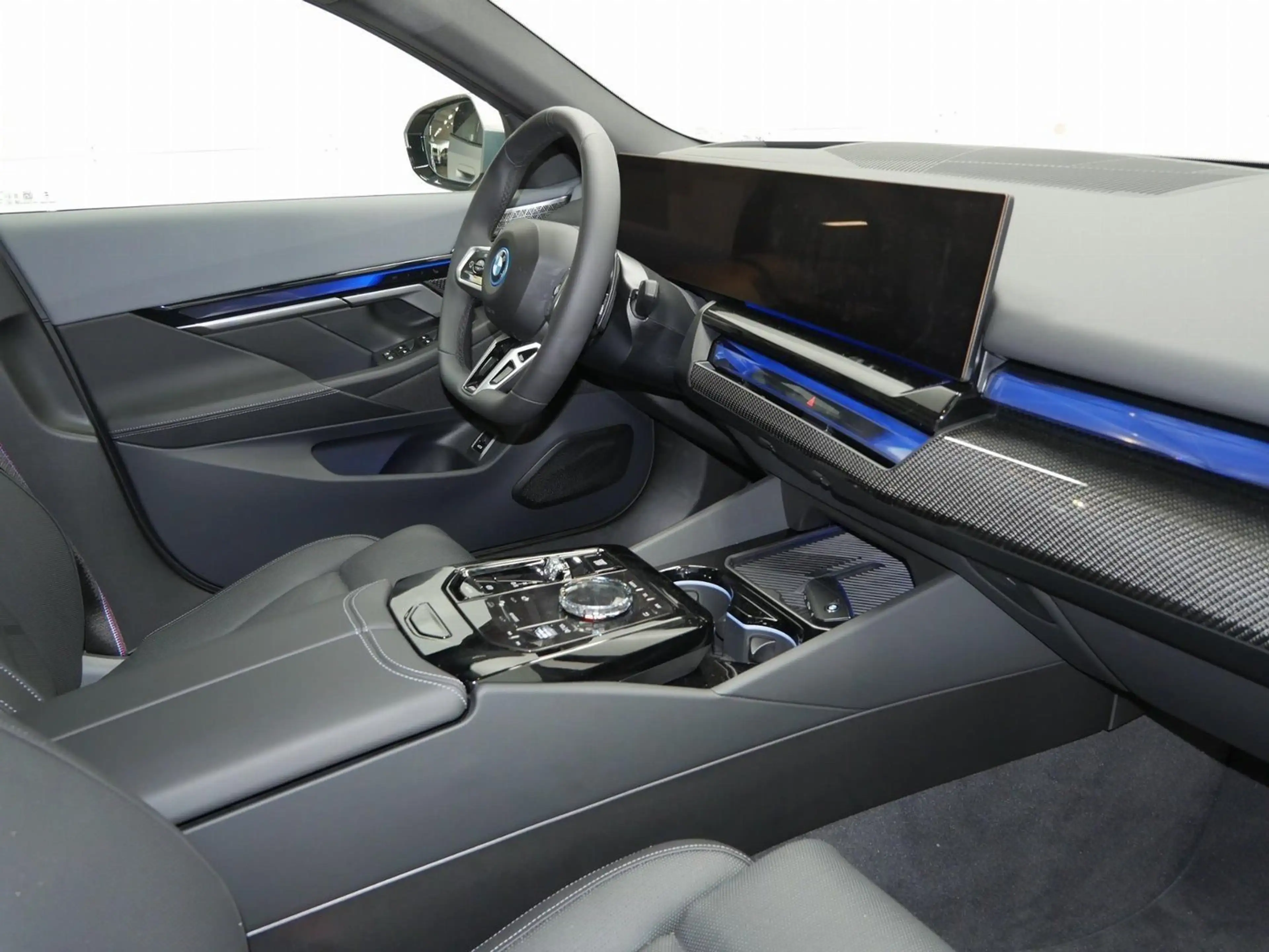 BMW 550 e xDrive Limousine M Paket Pro Panorama B/W HiFi D — photo 6
