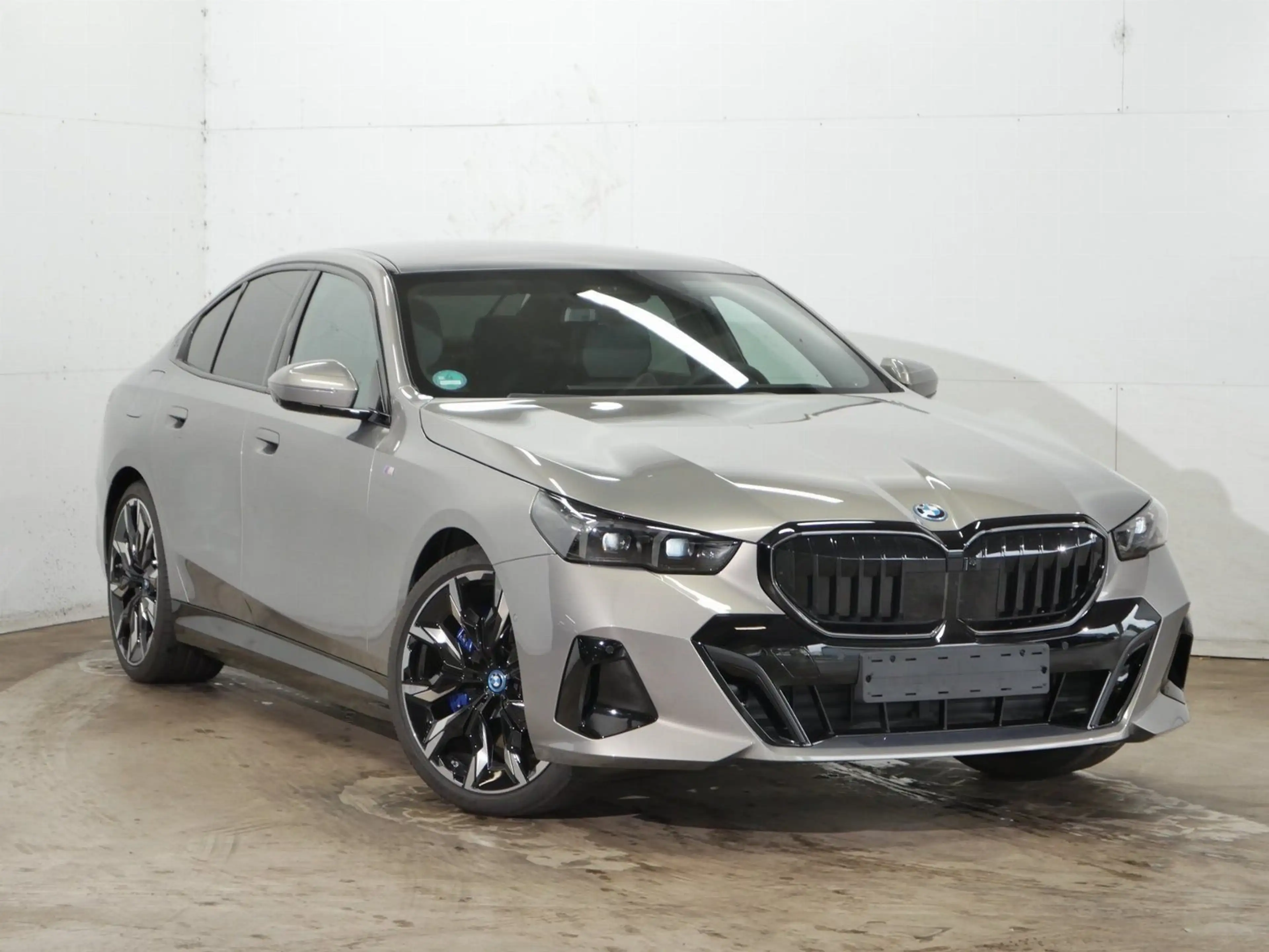 BMW 550 e xDrive Limousine M Paket Pro Panorama B/W HiFi D — photo 4