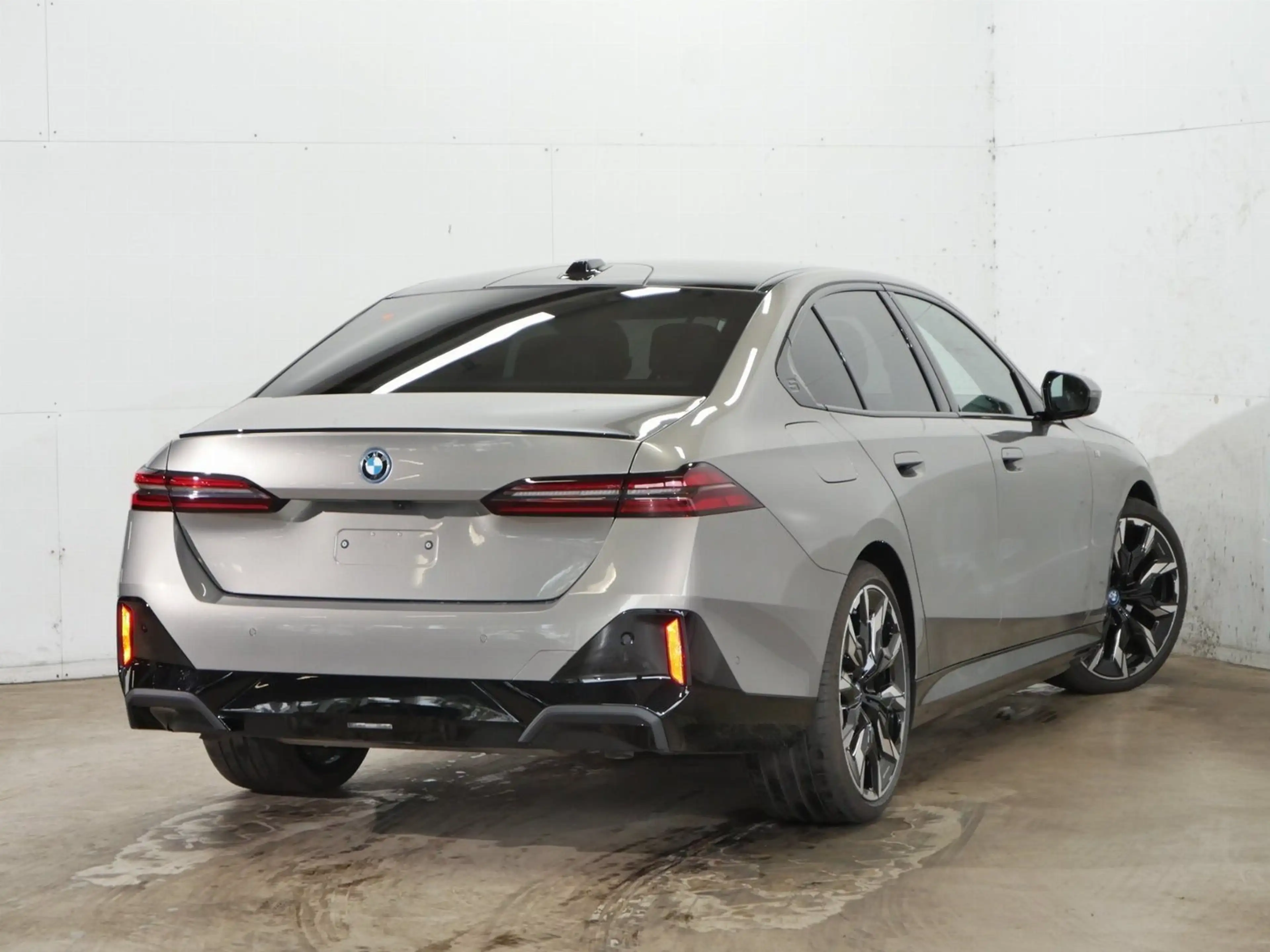 BMW 550 e xDrive Limousine M Paket Pro Panorama B/W HiFi D — photo 3