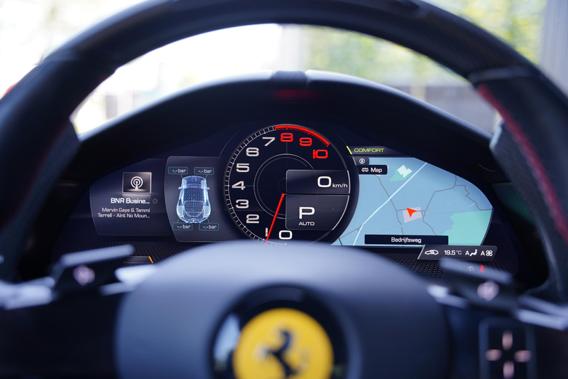 Ferrari Roma 3.9 V8 HELE / Passenger Display / Carbon / Apple C — photo 10