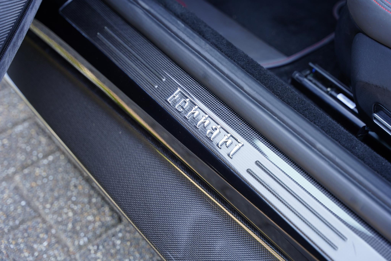 Ferrari Roma 3.9 V8 HELE / Passenger Display / Carbon / Apple C — photo 23