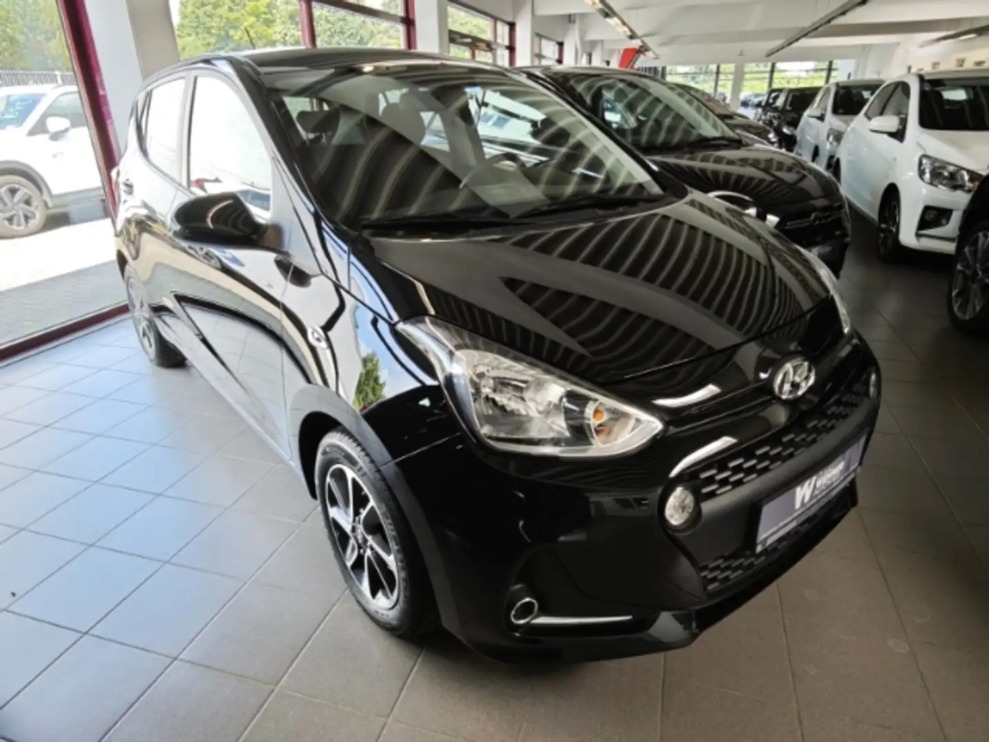 Hyundai i10 HYUNDAI i 10 FL MJ 20 1.0 Benzin M/T Sondereditio Schwarz - 2