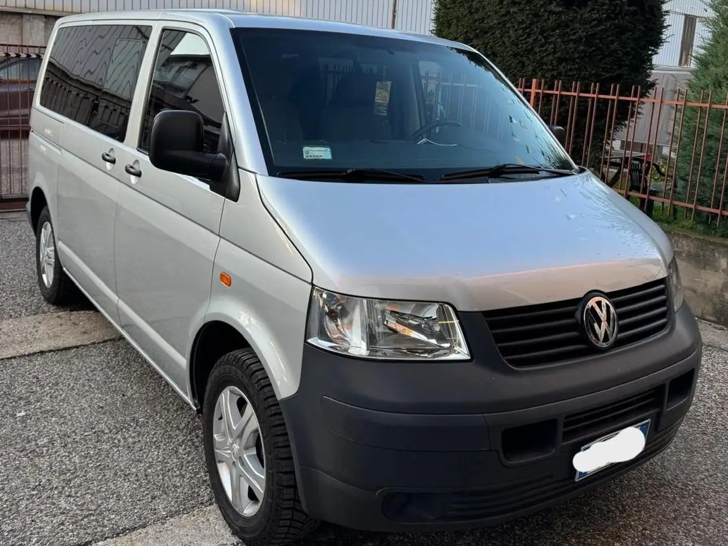 Volkswagen T5 Caravelle Серебристый - 2