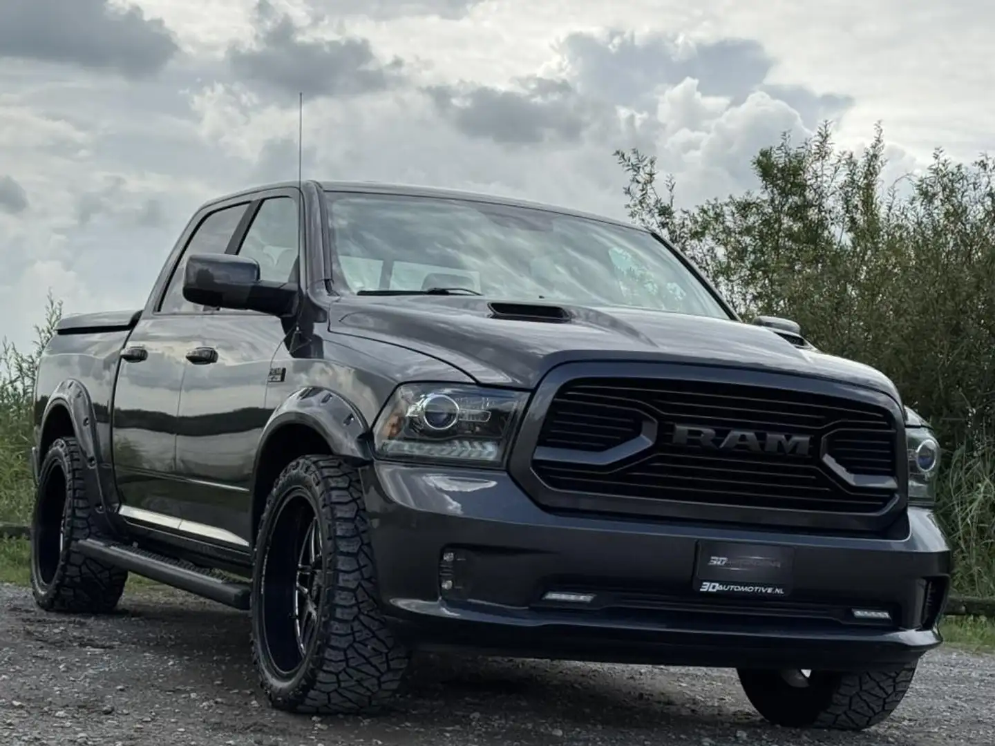 Dodge RAM 1500 Sport 5.7L V8 Widebody, LAGE BIJTELLING, 2018 Grijs - 2
