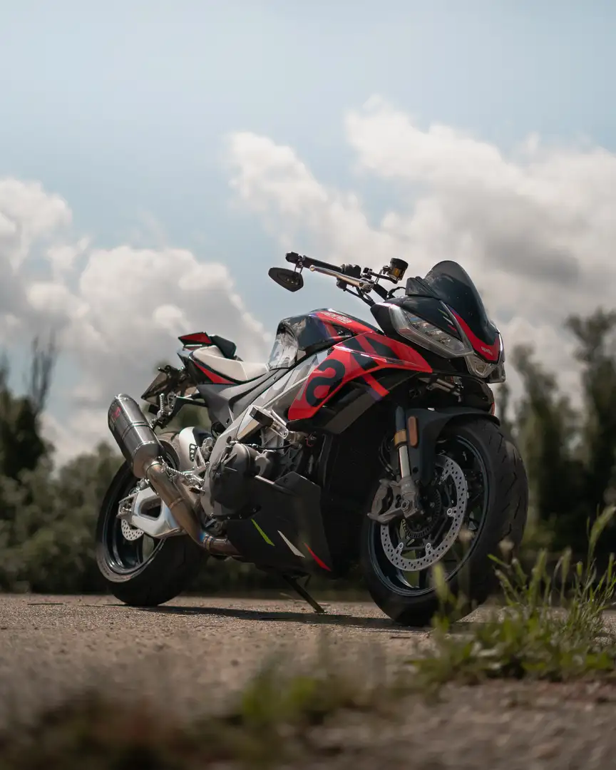 Aprilia Tuono 1100 V4 Factory Czarny - 1