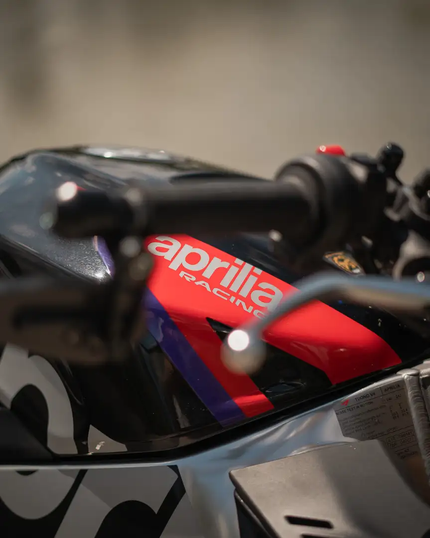 Aprilia Tuono 1100 V4 Factory Czarny - 2