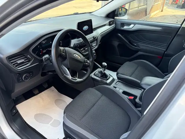 Ford Focus view 8