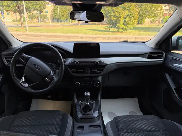 Ford Focus view 7