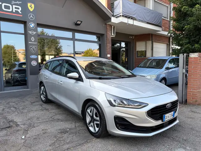 Ford Focus view 3