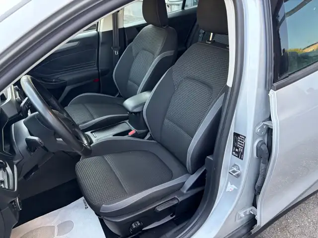 Ford Focus view 9