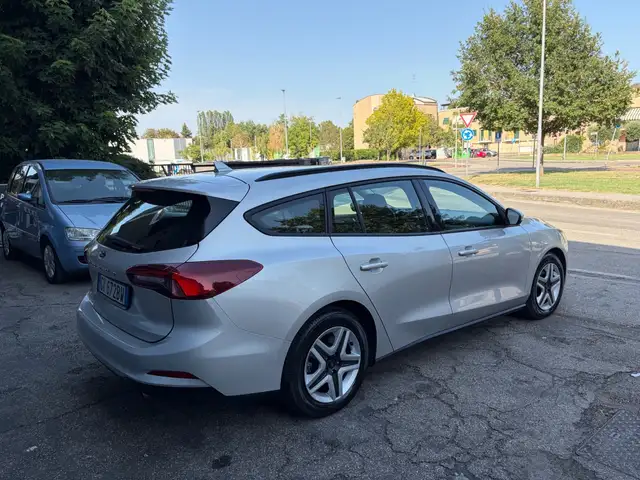 Ford Focus view 4