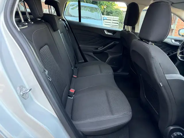 Ford Focus view 10
