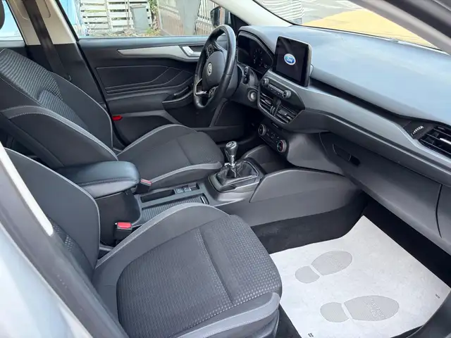 Ford Focus view 11