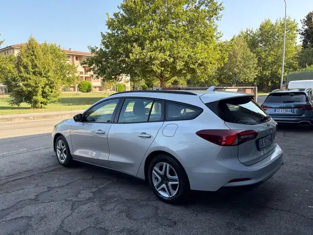 Ford Focus view 5