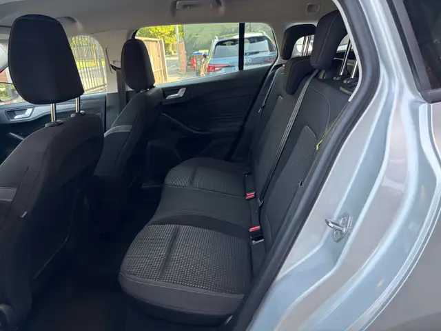 Ford Focus view 6