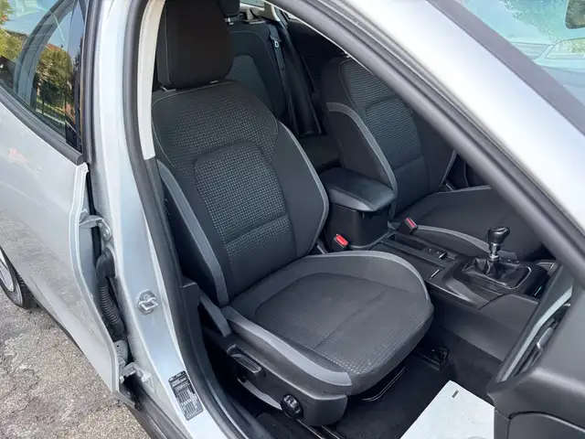 Ford Focus view 12