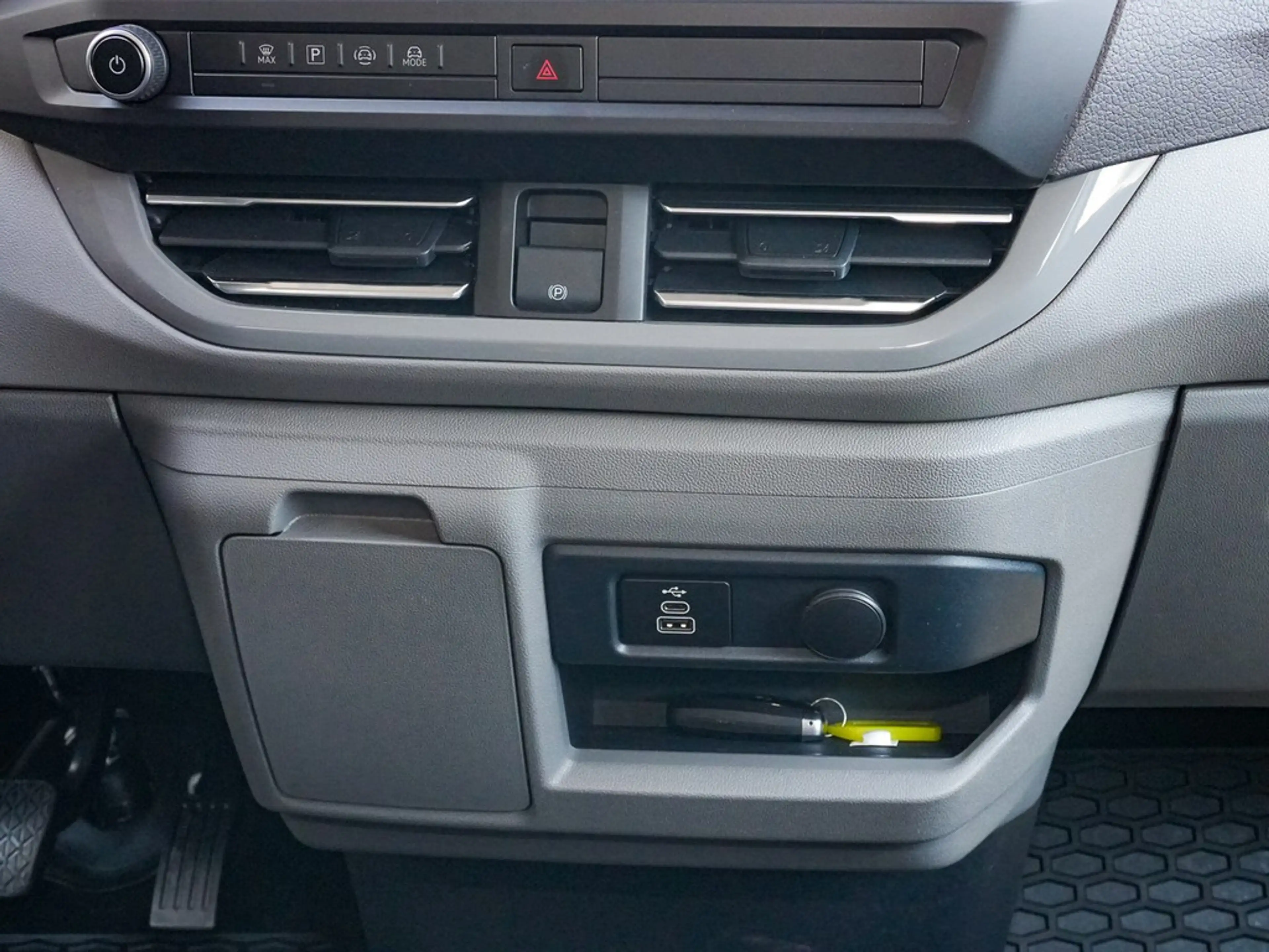 Volkswagen T7 Caravelle 2.0 TDI DSG Life Navi, AHK — photo 9
