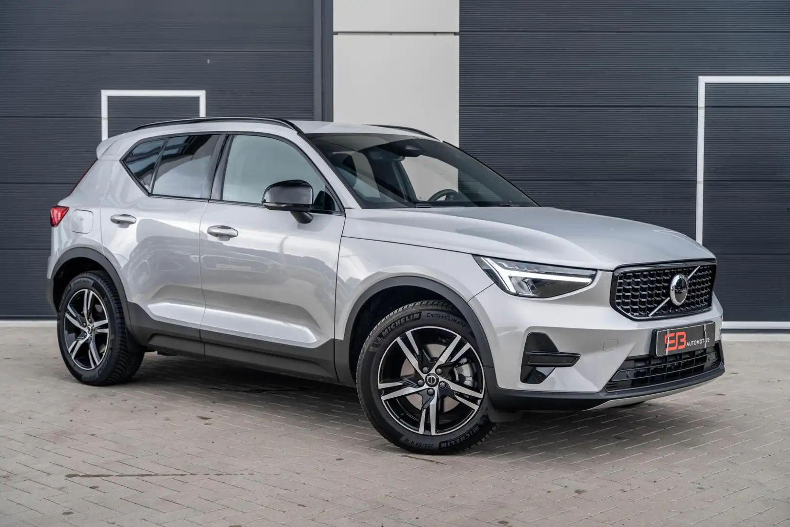 Volvo XC40 2.0 B3 Stuur/Stoelverw|Memory|H/K|Camera|Bomvol! Grijs - 1