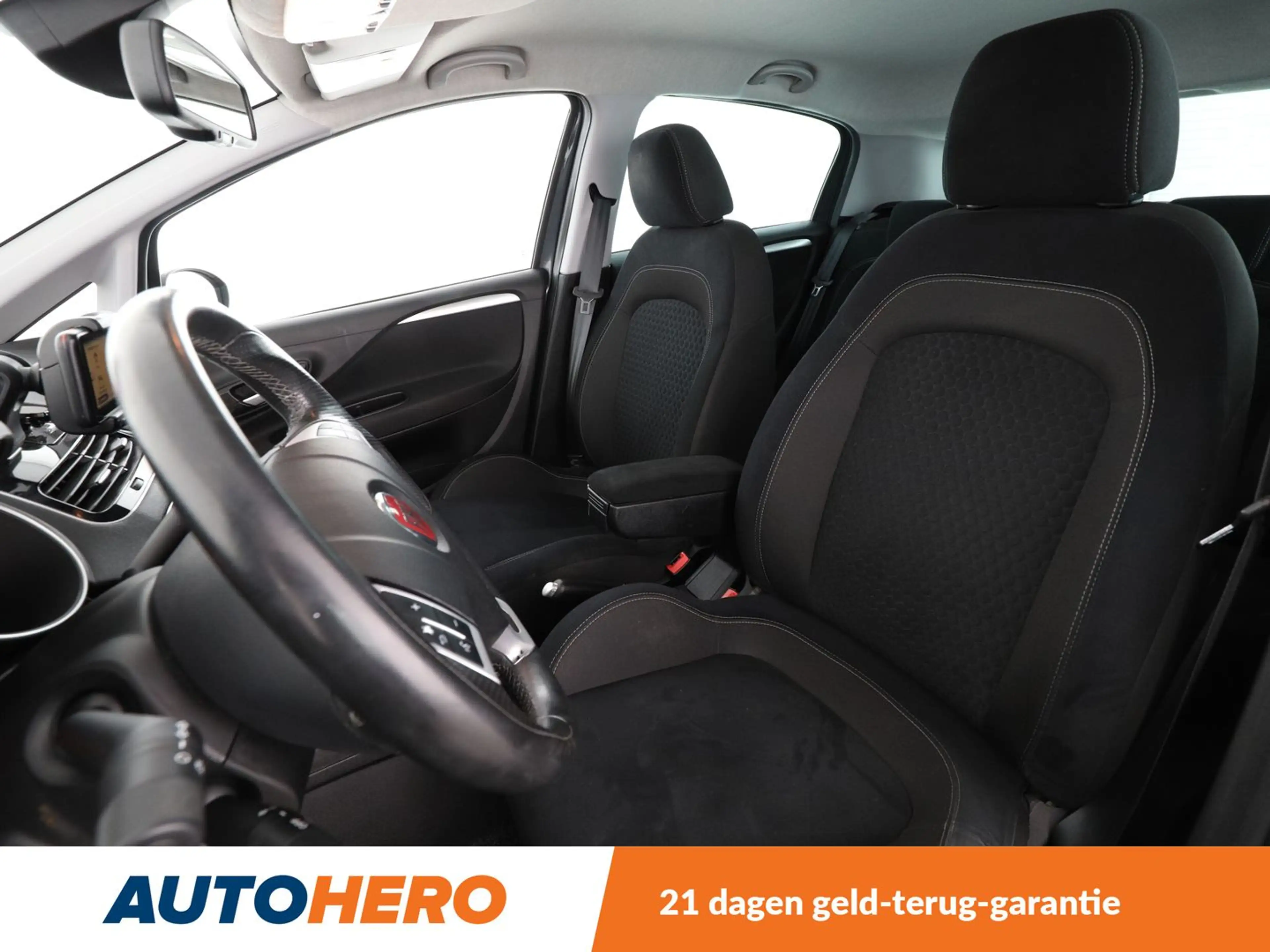 Fiat Punto 0.9 Lounge — photo 10
