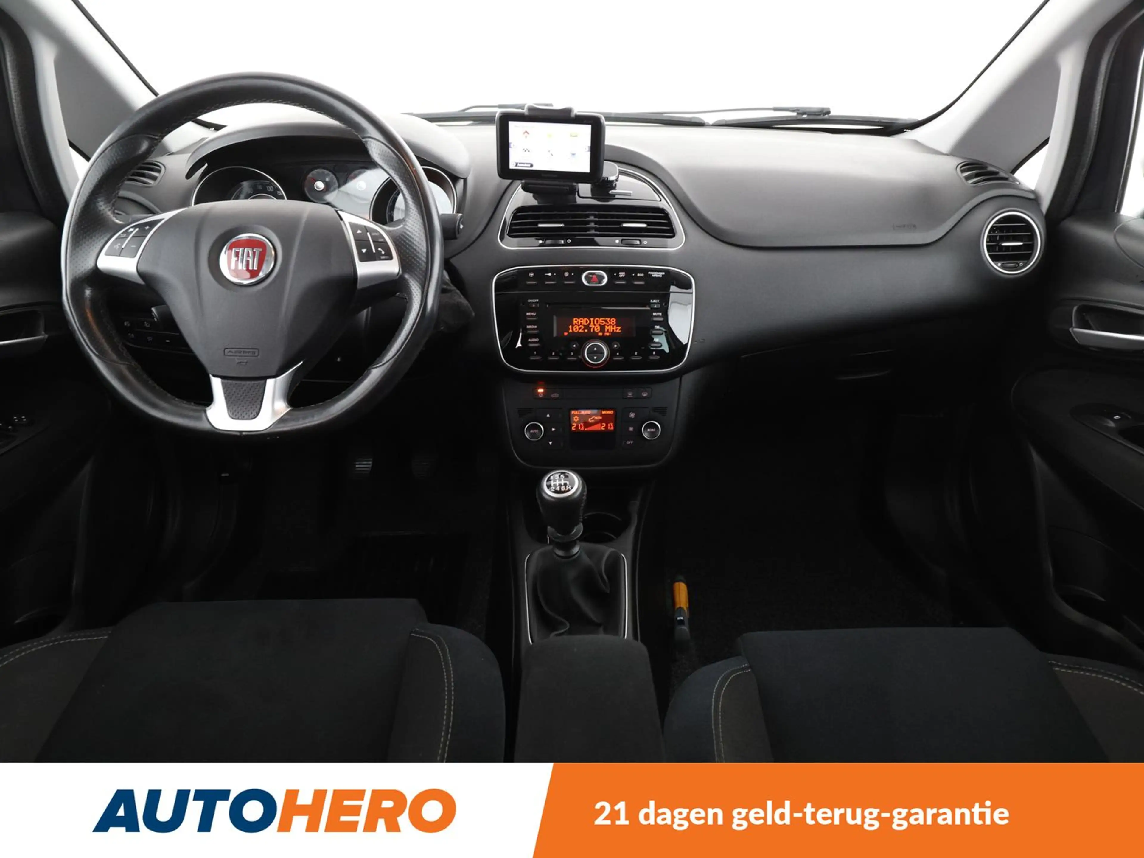 Fiat Punto 0.9 Lounge — photo 12