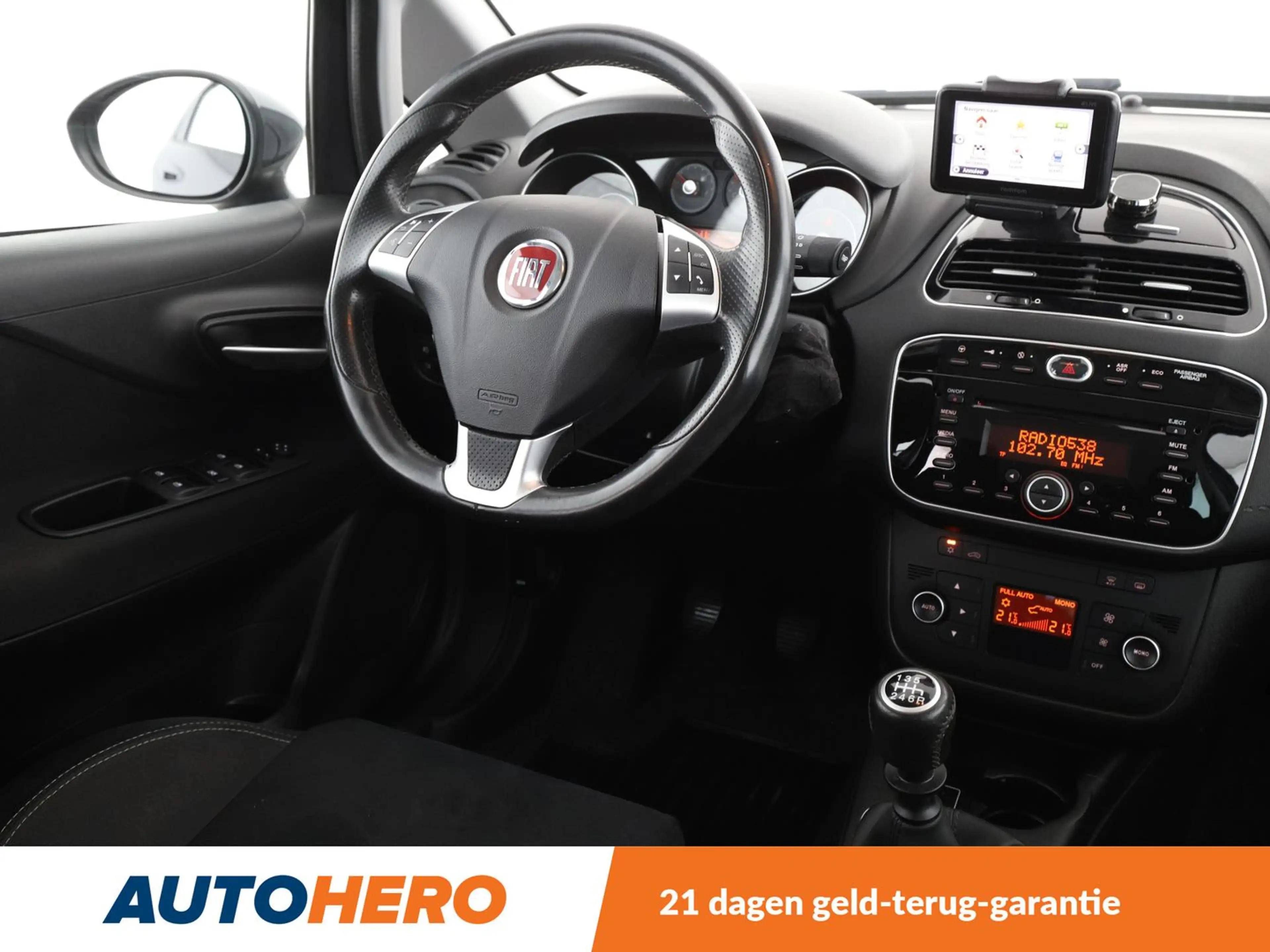 Fiat Punto 0.9 Lounge — photo 13