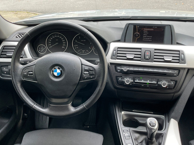BMW 318 d Touring/Xenon/Sportsitze/SHZ/PDC/1.Hand — photo 14