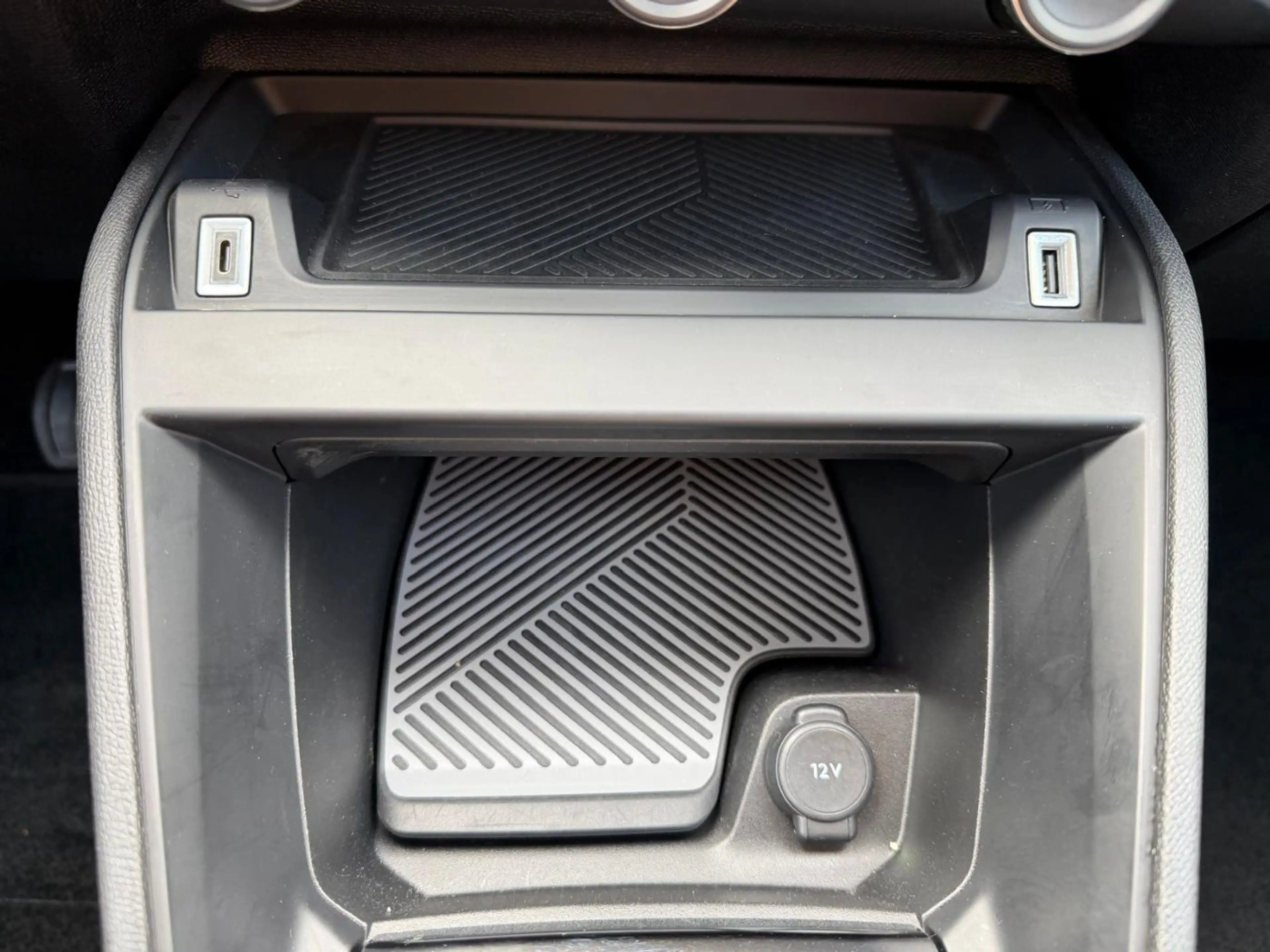 Citroen C4 1.2 PureTech 130 Max LED+Navi+SHZ+2xKlima+LM — photo 14