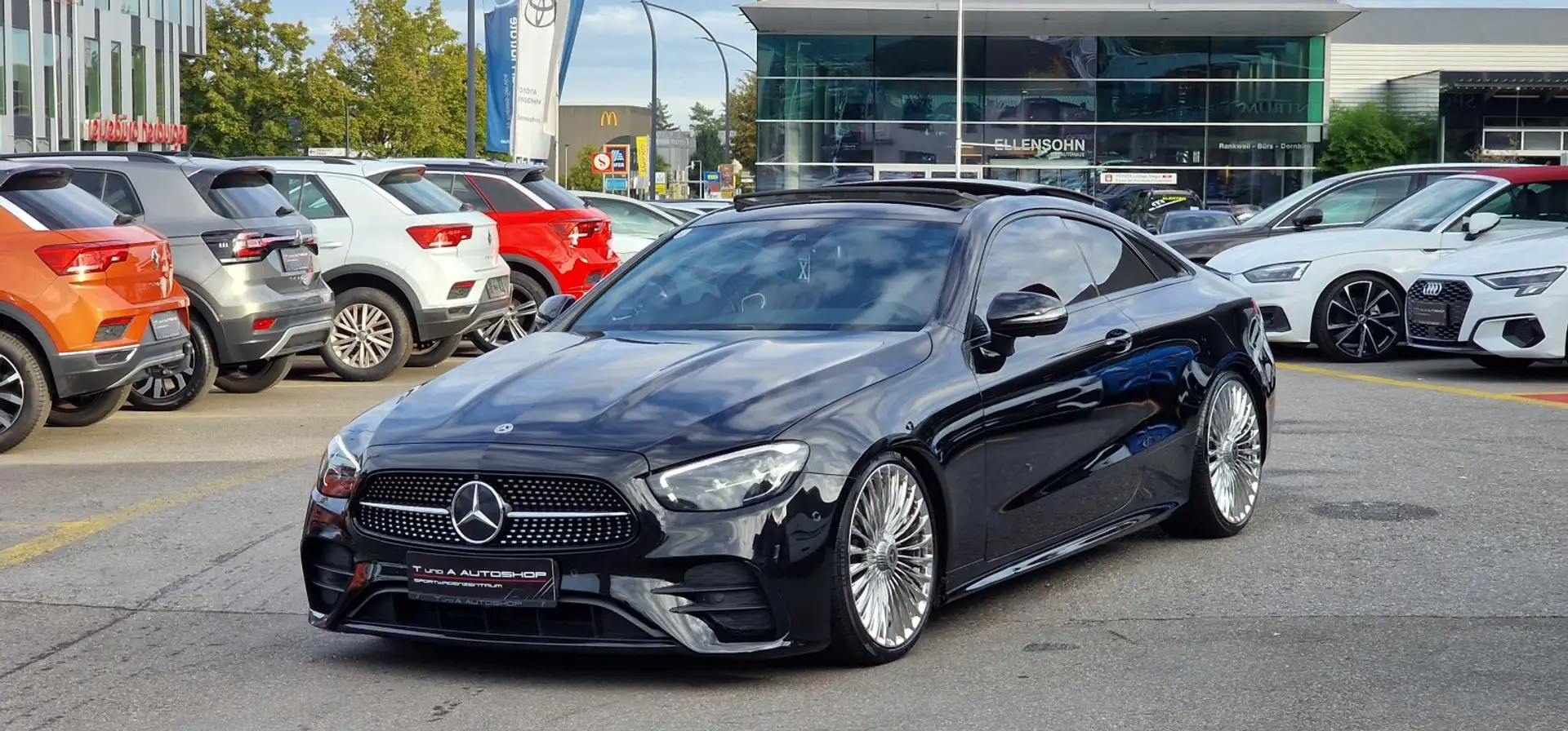 Mercedes-Benz E 220 d Coupe AMG-Paket Aut. *Pano*360°*Burmester* Schwarz - 1