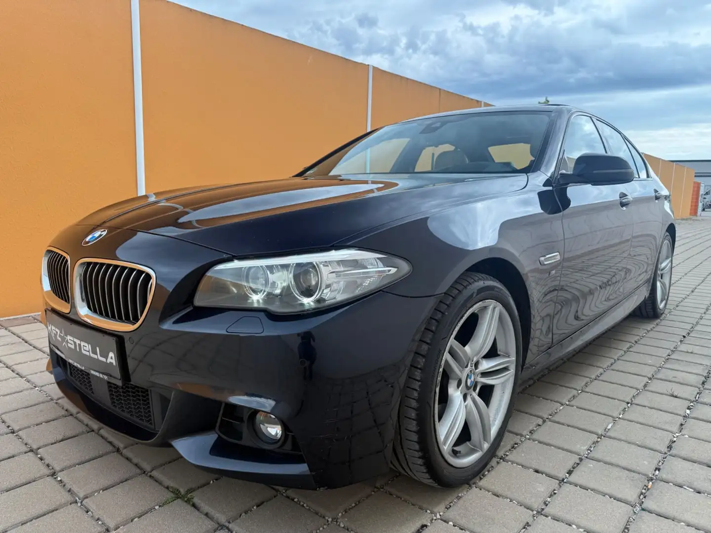 BMW 520 5er-Reihe Allrad Diesel (F10 LCI)  xDrive Aut. Noir - 1