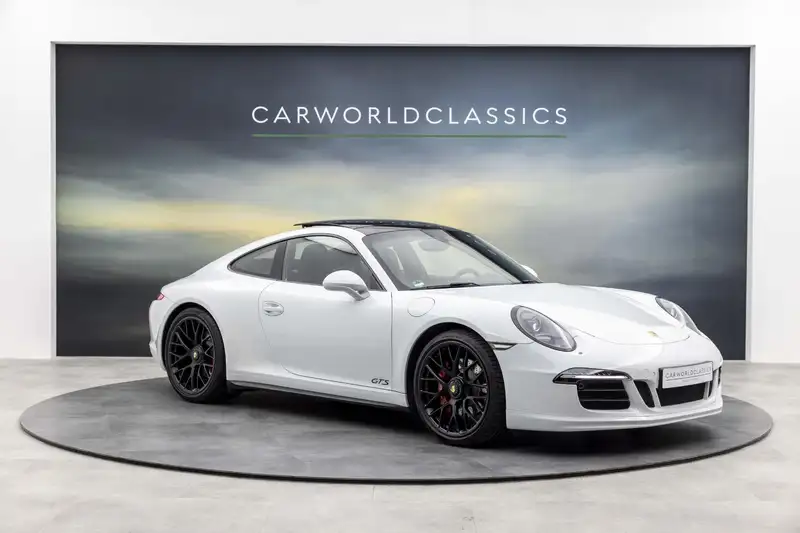 PORSCHE 911