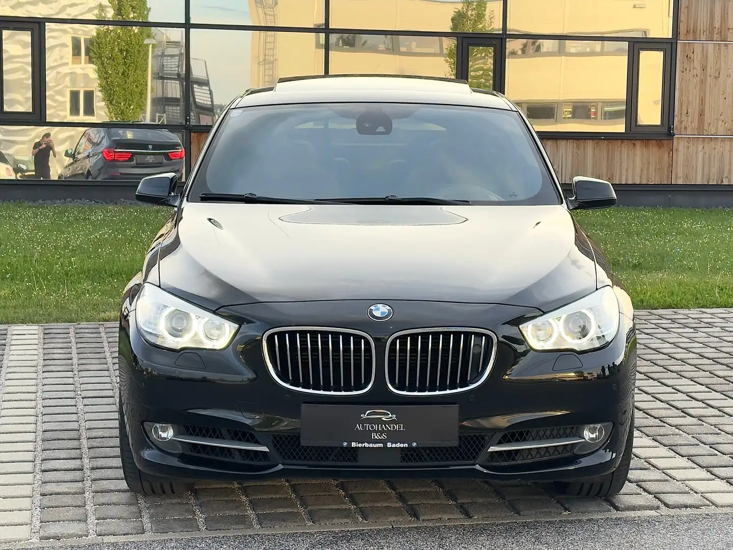 BMW 550 i xDrive GT *FOND, ASSISTENTEN, KAMERA, HUD, PANO* Schwarz - 2