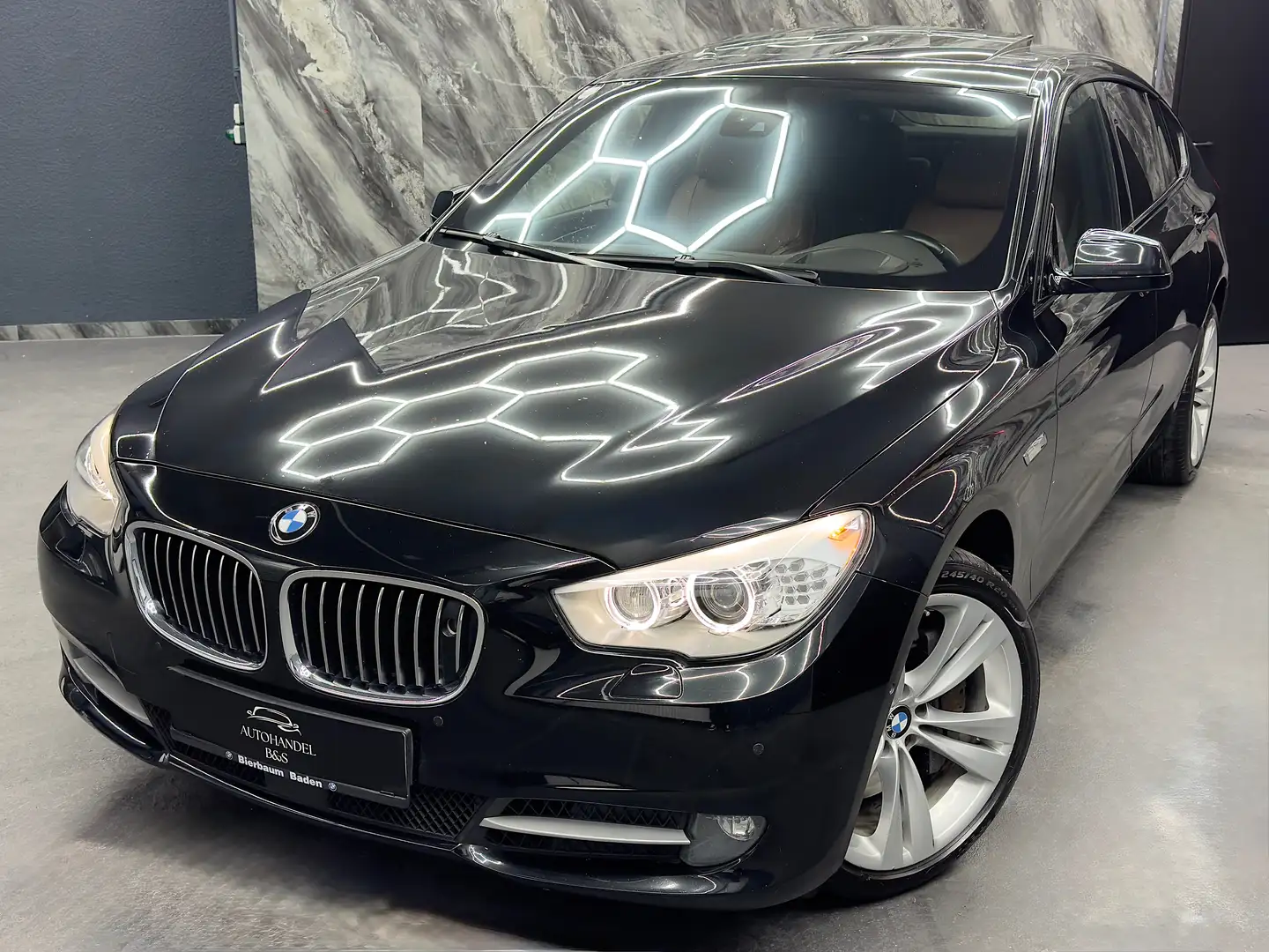 BMW 550 i xDrive GT *FOND, ASSISTENTEN, KAMERA, HUD, PANO* Schwarz - 2
