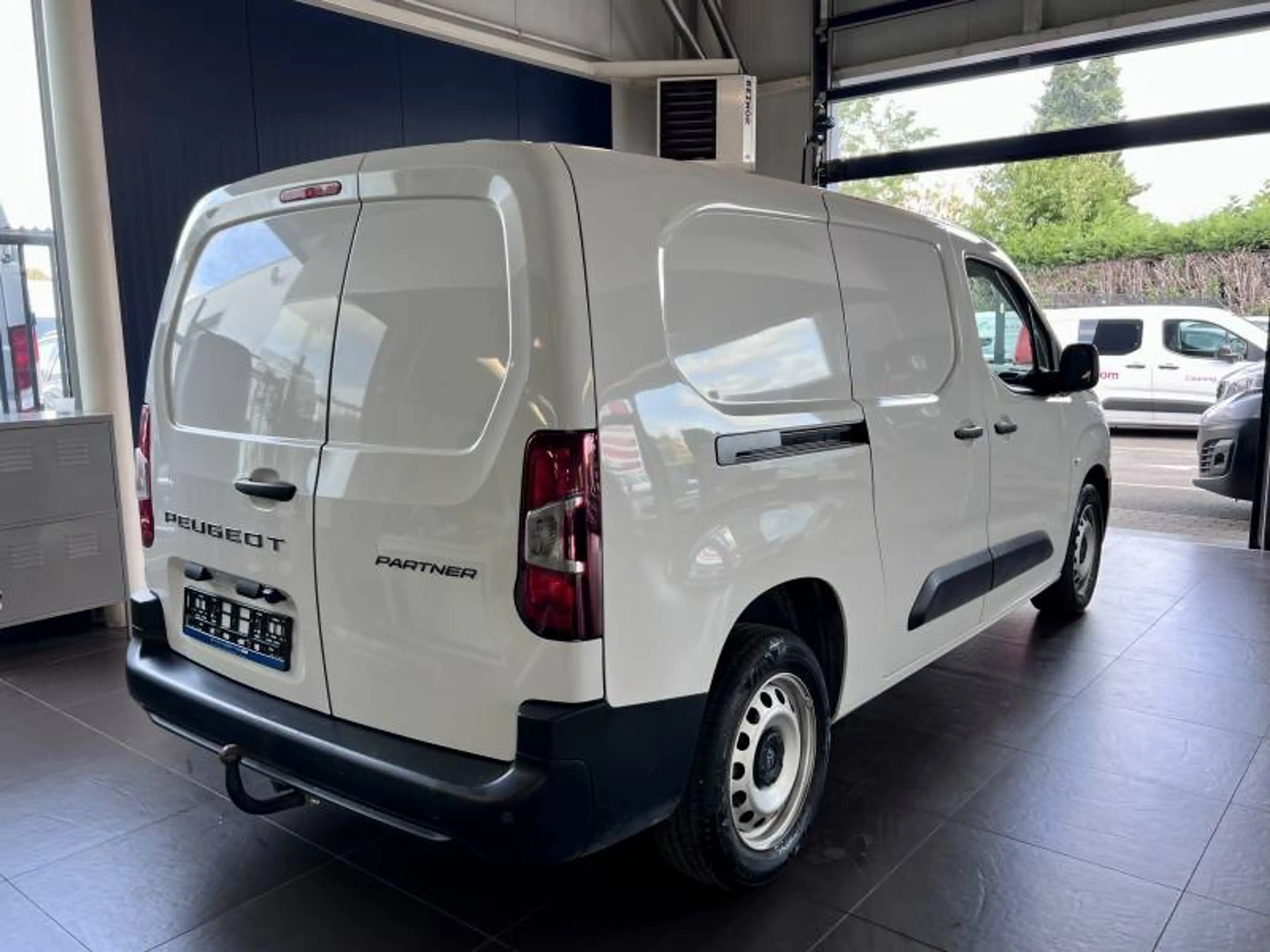 Peugeot Partner 3 1.5 BlueHDi L1 Light 75kW Speciale versi - — photo 4