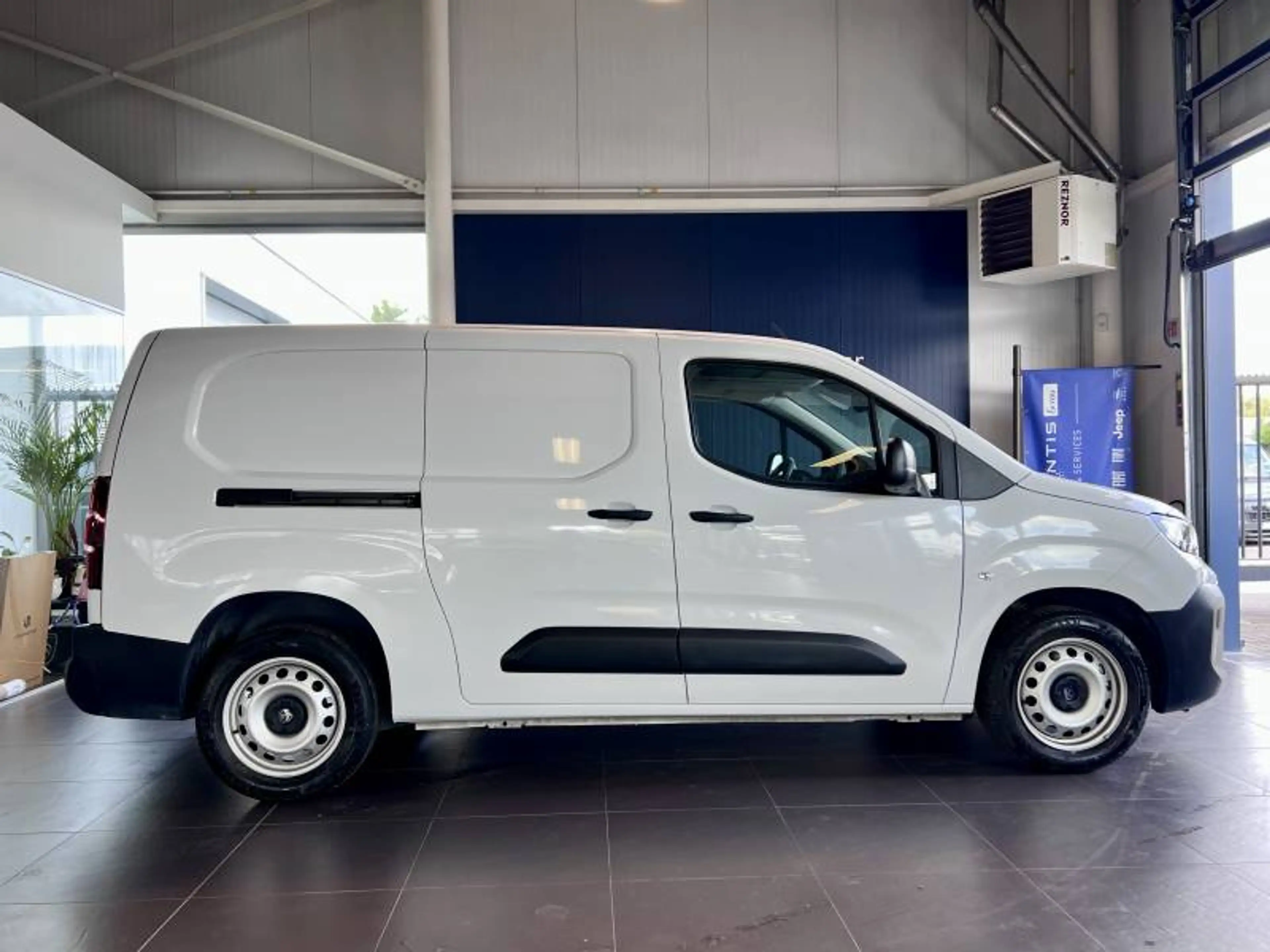 Peugeot Partner 3 1.5 BlueHDi L1 Light 75kW Speciale versi - — photo 3